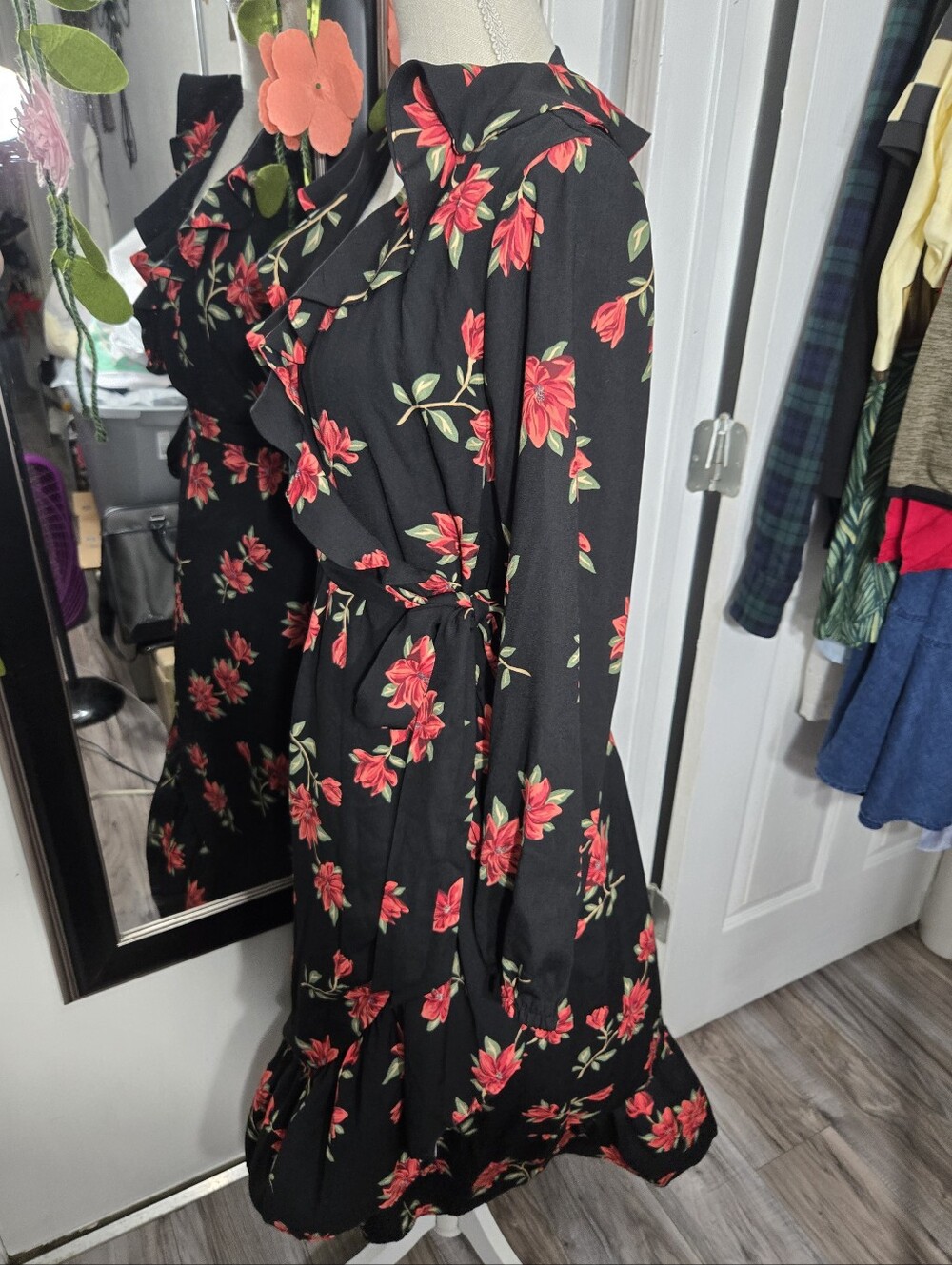 Draper James Black Floral Long Sleeve Ruffle Midi Wrap Dress Women's Sz Large - Picture 7 of 9
